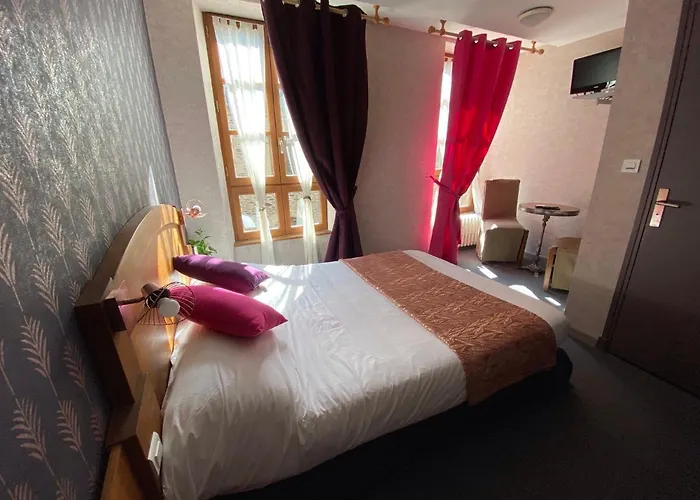 Saint Fleuret Отель