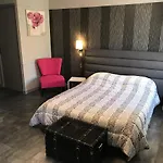 Saint Fleuret Hotel